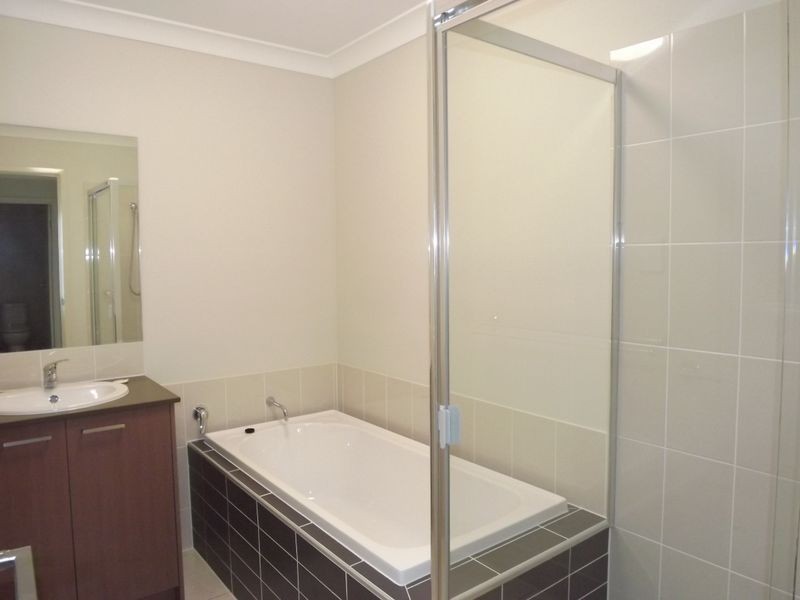 8 Alexa Rise, Upper Coomera QLD 4209