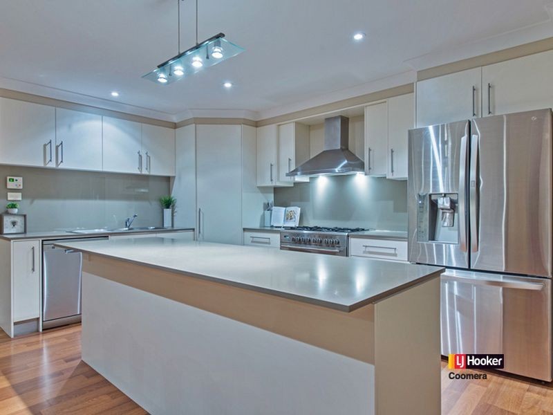 8 Ragamuffin Drive West, Coomera Waters QLD 4209