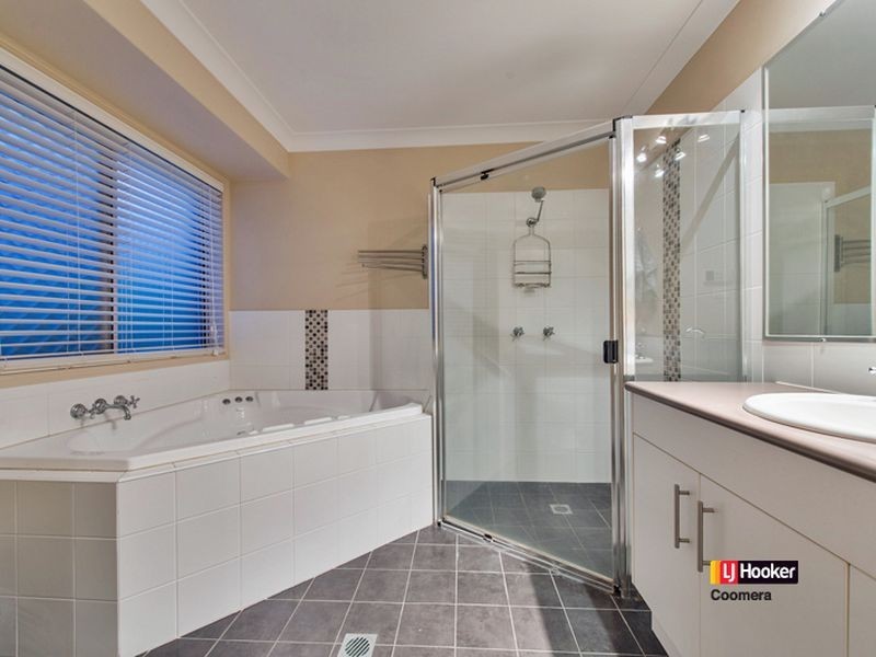 8 Ragamuffin Drive West, Coomera Waters QLD 4209