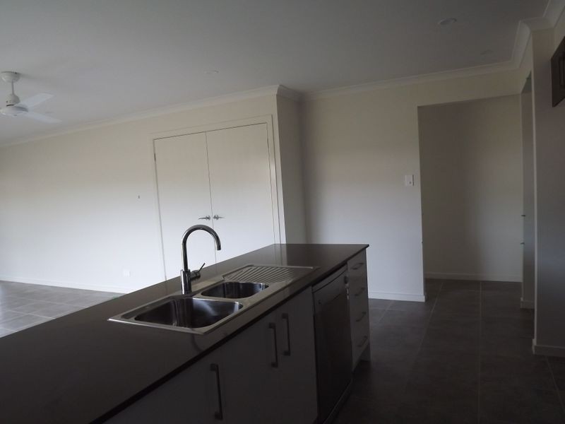 27 Denham Circuit, Willow Vale QLD 4209
