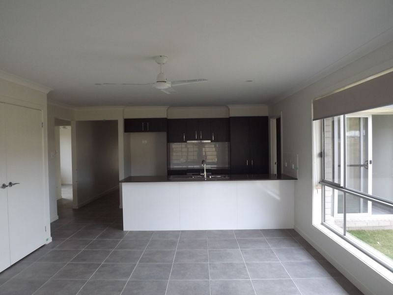 27 Denham Circuit, Willow Vale QLD 4209