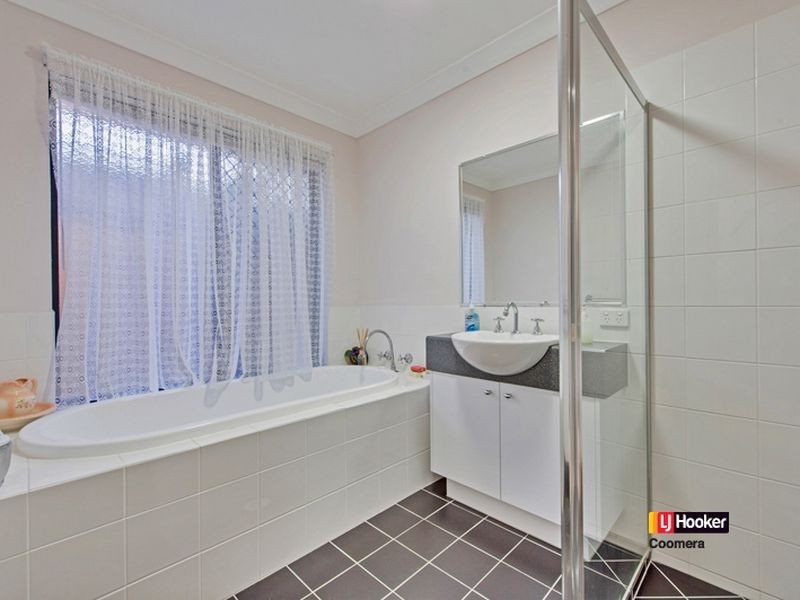 17 Tennant Street, Pacific Pines QLD 4211