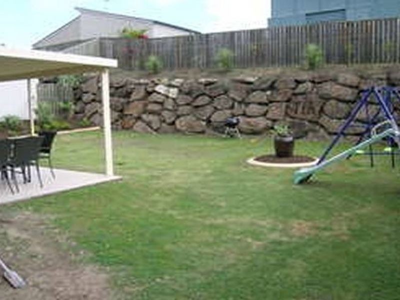 5 Napier Court, Pacific Pines QLD 4211