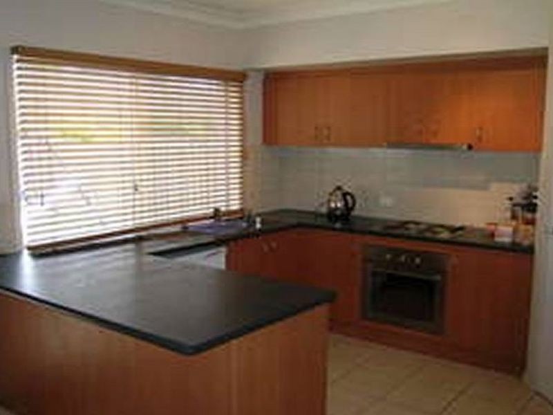 5 Napier Court, Pacific Pines QLD 4211