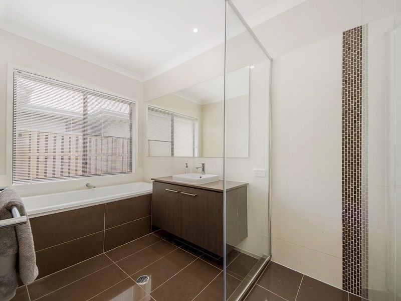 26 Ningaloo Drive, Pimpama QLD 4209