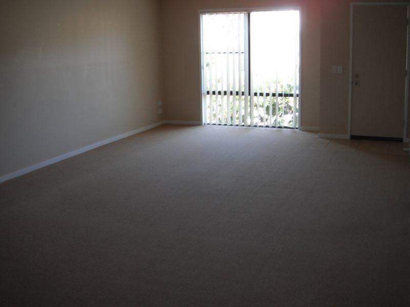 2/42 Goldcrest Drive, Upper Coomera QLD 4209
