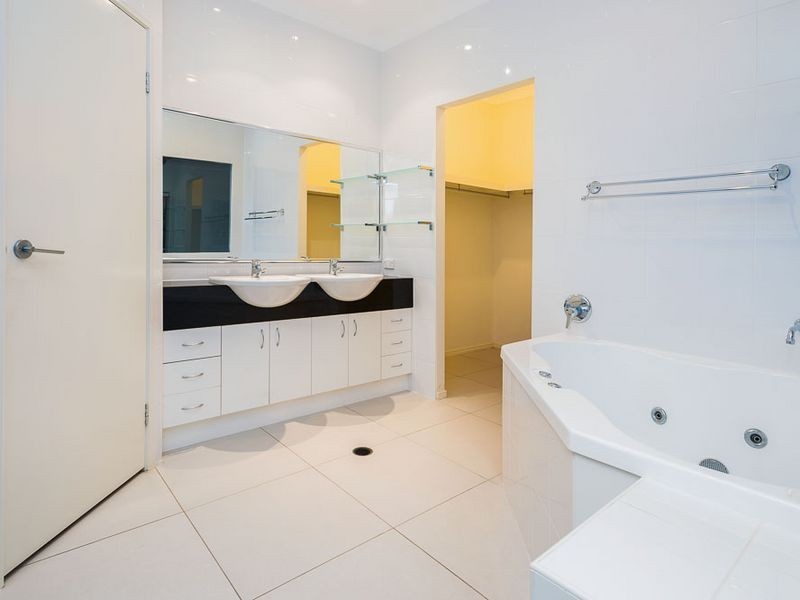 63 Rushcutter Avenue, Oxenford QLD 4210