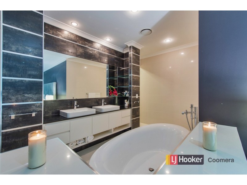 8 Benecia Avenue, Coomera Waters QLD 4209