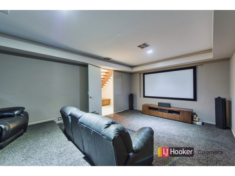 8 Benecia Avenue, Coomera Waters QLD 4209