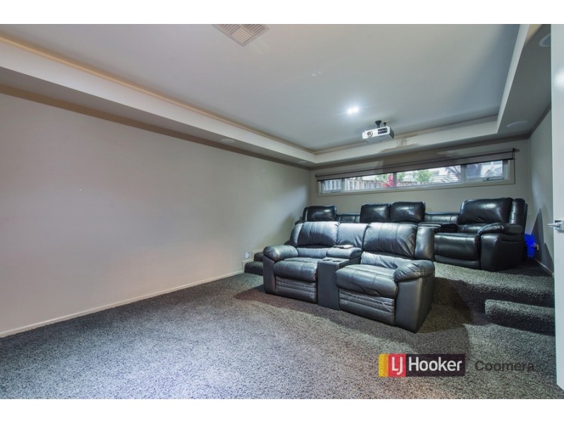8 Benecia Avenue, Coomera Waters QLD 4209