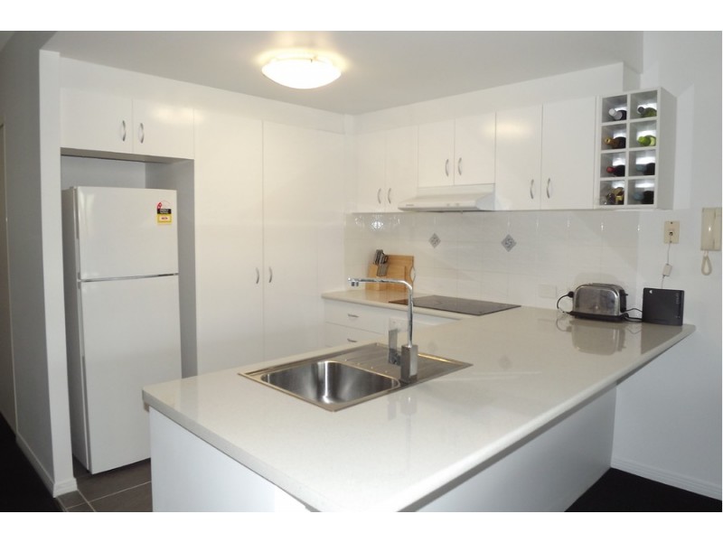 13/30-36 Burra Street, Chevron Island QLD 4217