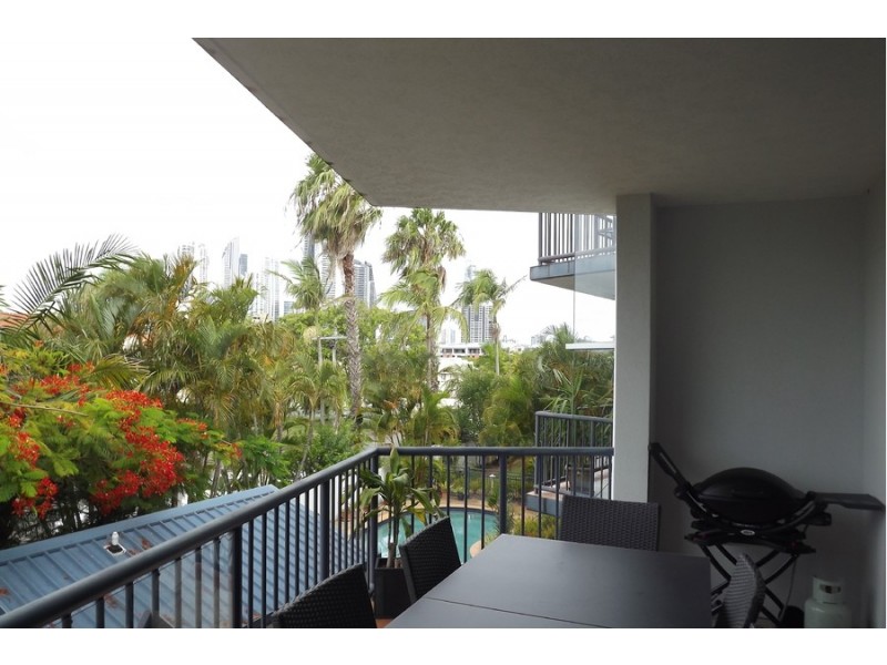 13/30-36 Burra Street, Chevron Island QLD 4217