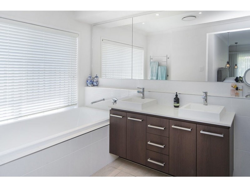 3 Slipstream Road, Coomera Waters QLD 4209