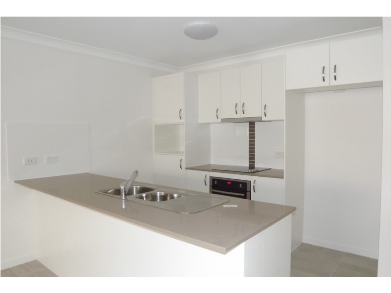 1/2 Steven Crescent, Pimpama QLD 4209