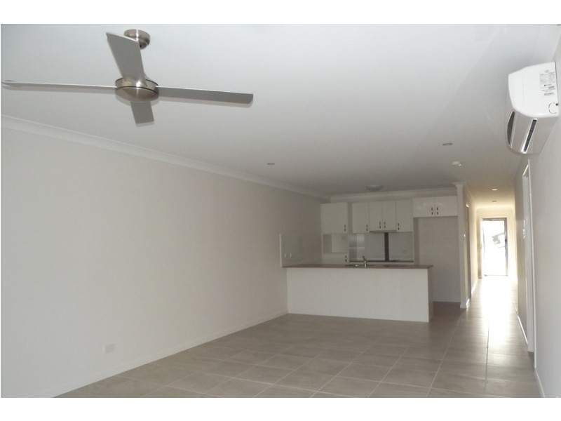 1/2 Steven Crescent, Pimpama QLD 4209