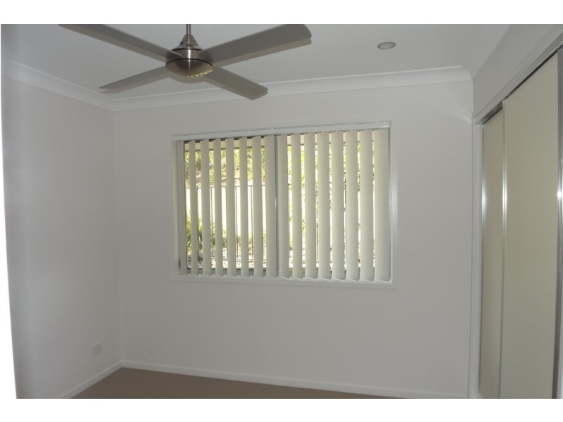 1/2 Steven Crescent, Pimpama QLD 4209