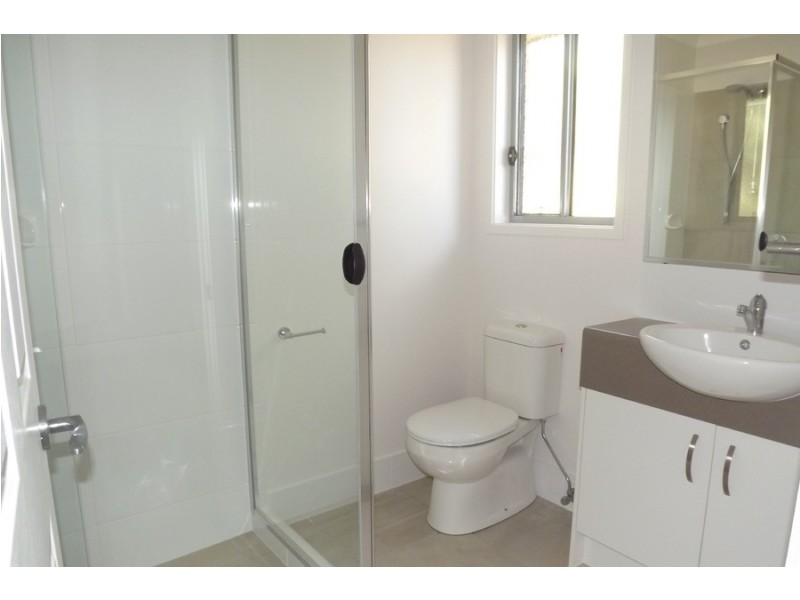 1/2 Steven Crescent, Pimpama QLD 4209