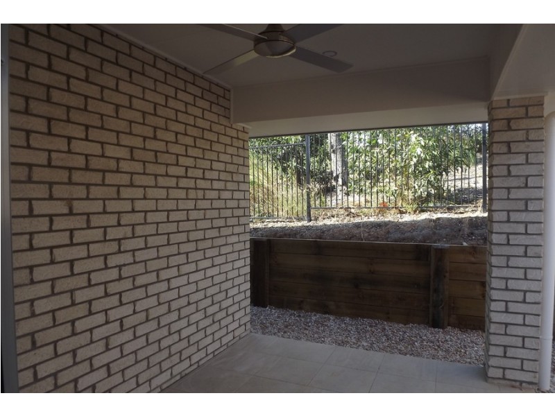 1/2 Steven Crescent, Pimpama QLD 4209