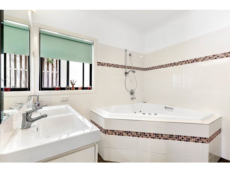 8 Infinity Court, Coomera Waters QLD 4209