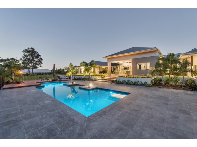 33 Lagoon Park Drive, Maudsland QLD 4210