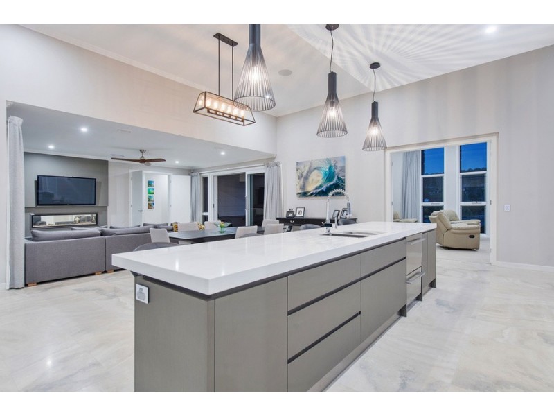 33 Lagoon Park Drive, Maudsland QLD 4210