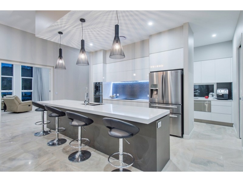 33 Lagoon Park Drive, Maudsland QLD 4210