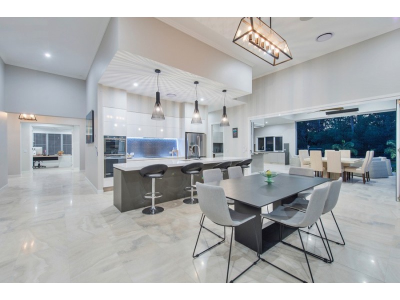 33 Lagoon Park Drive, Maudsland QLD 4210