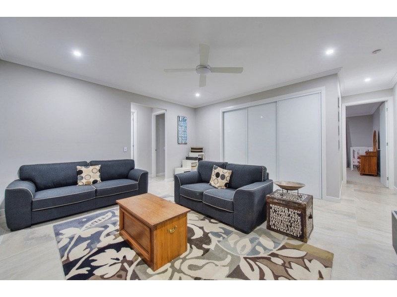 33 Lagoon Park Drive, Maudsland QLD 4210