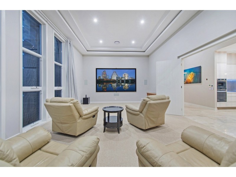 33 Lagoon Park Drive, Maudsland QLD 4210