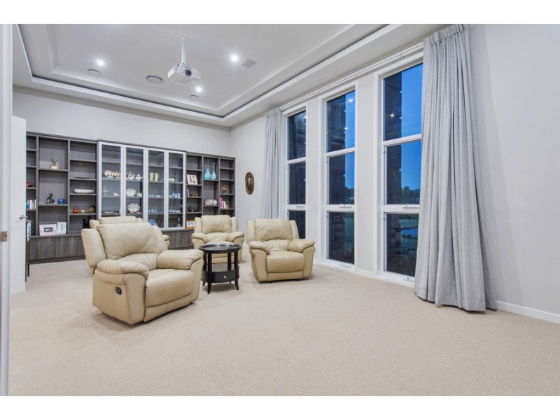 33 Lagoon Park Drive, Maudsland QLD 4210