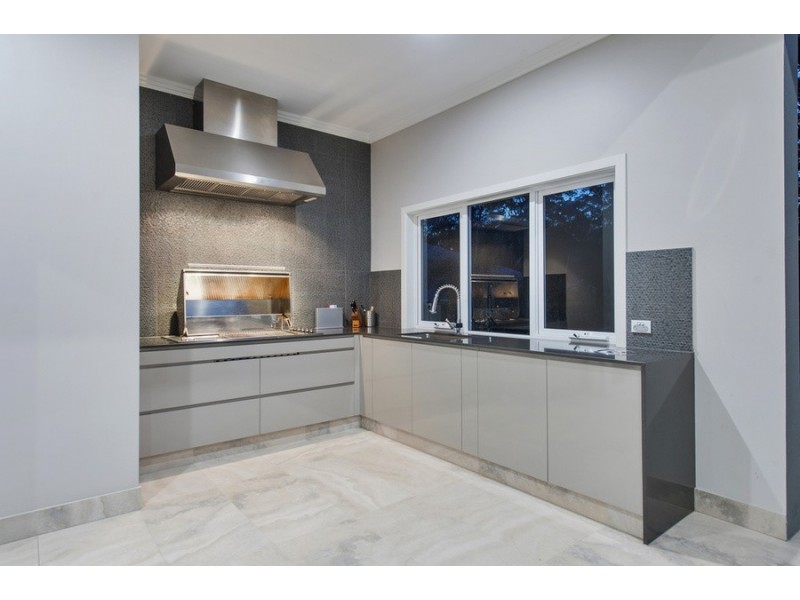 33 Lagoon Park Drive, Maudsland QLD 4210