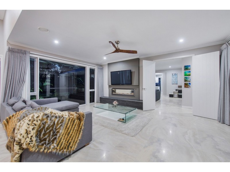 33 Lagoon Park Drive, Maudsland QLD 4210