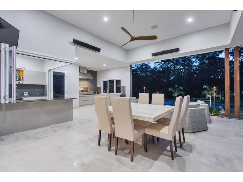 33 Lagoon Park Drive, Maudsland QLD 4210