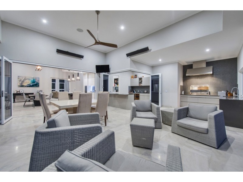 33 Lagoon Park Drive, Maudsland QLD 4210