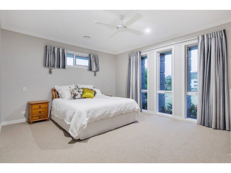 33 Lagoon Park Drive, Maudsland QLD 4210