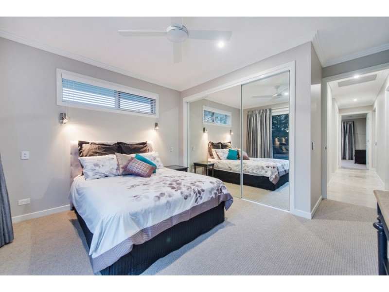 33 Lagoon Park Drive, Maudsland QLD 4210