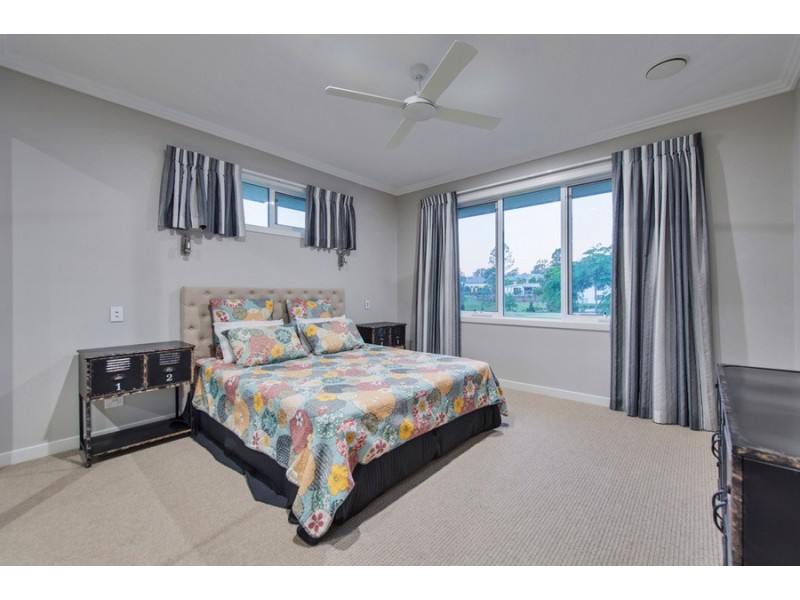 33 Lagoon Park Drive, Maudsland QLD 4210