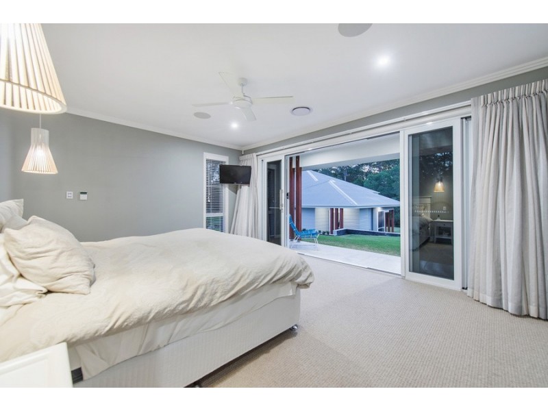 33 Lagoon Park Drive, Maudsland QLD 4210