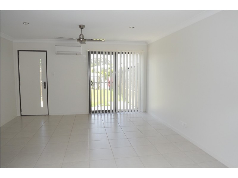 3/2 Tayla Street, Pimpama QLD 4209