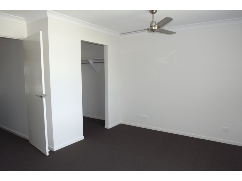 3/2 Tayla Street, Pimpama QLD 4209