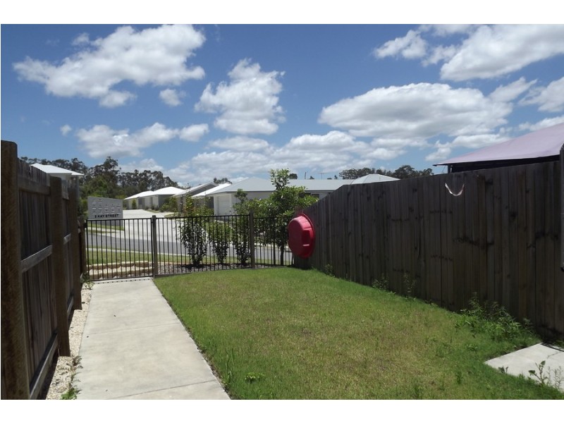 3/2 Tayla Street, Pimpama QLD 4209