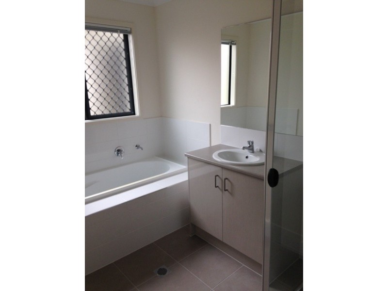 43 Azure Way, Hope Island QLD 4212