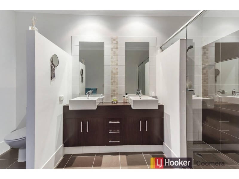 15 Chinaberry Crescent, Upper Coomera QLD 4209