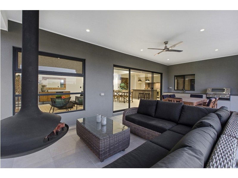 9 Sudbury Drive, Pimpama QLD 4209