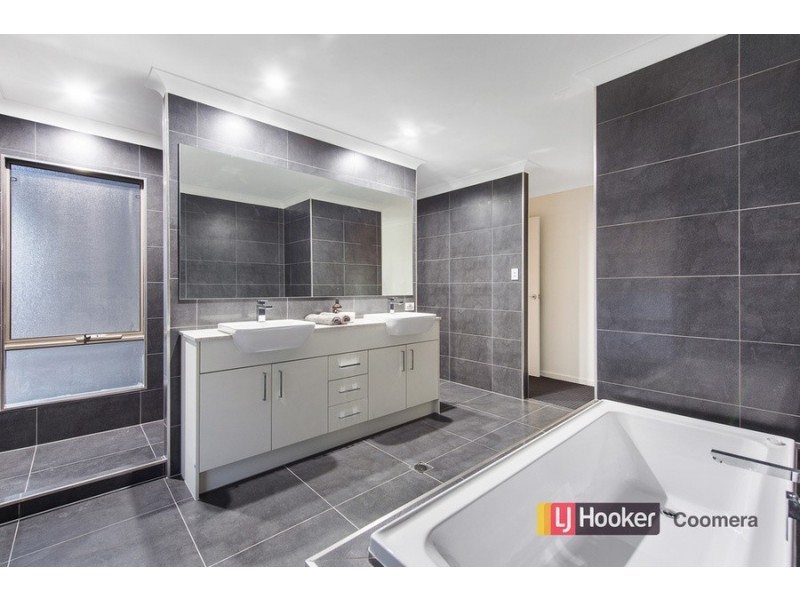 44 North Quay Circuit, Hope Island QLD 4212