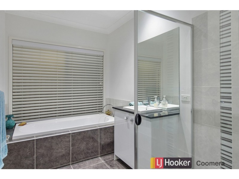 6 Skandia Terrace, Coomera Waters QLD 4209