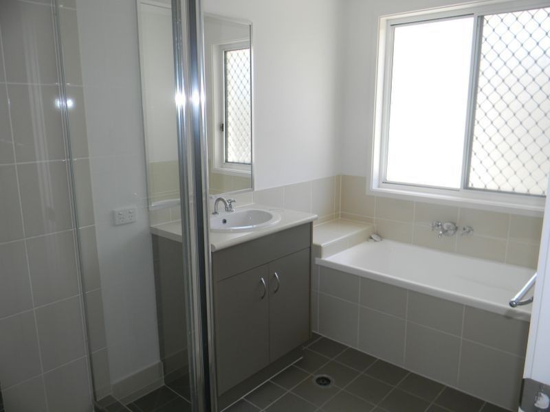27 Firecrest Close, Upper Coomera QLD 4209