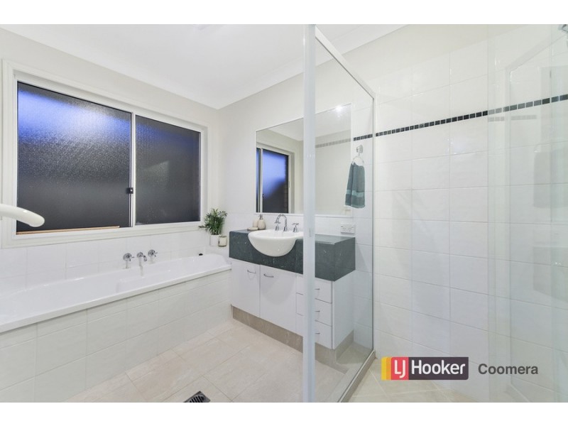 3 Waverley Park Close, Oxenford QLD 4210