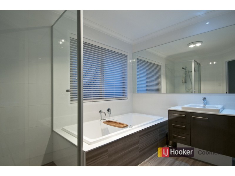 8 Isetta Court, Upper Coomera QLD 4209