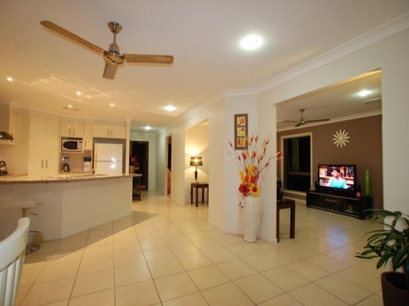 11 Blackheath Terrace, Pacific Pines QLD 4211